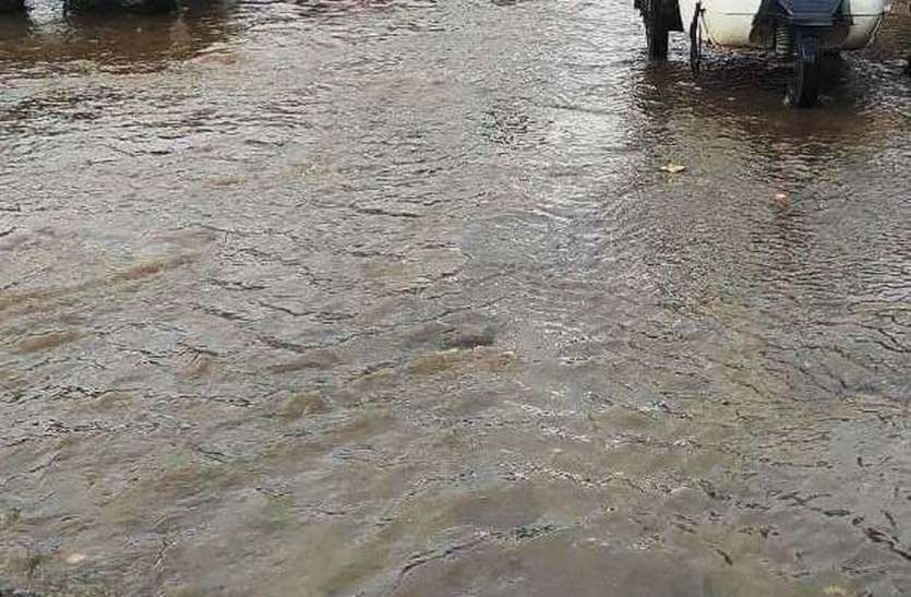 गांवों में जमकर बरसे बादल, झाड़ोल में डेढ़ इंच बरसात गांवों में जमकर बरसे बादल, झाड़ोल में डेढ़ इंच बरसात
