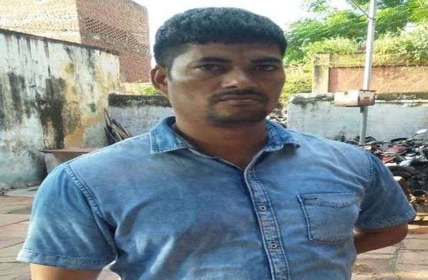 Mukesh Thakur's father died in the encounter, the family raised questions on the encounter एनकाउंटर में मारे मुकेश ठाकुर के पिता की मौत, परिवार ने उठाए थे एनकाउण्टर पर सवाल