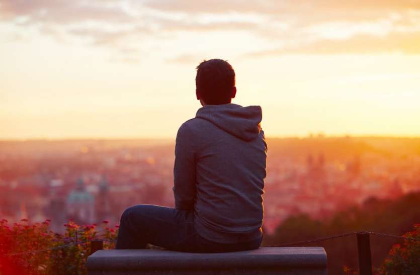 boy_alone.jpg Relationship : ये 4 संकेत बताते हैं कि वह आपको कितना मिस करता है