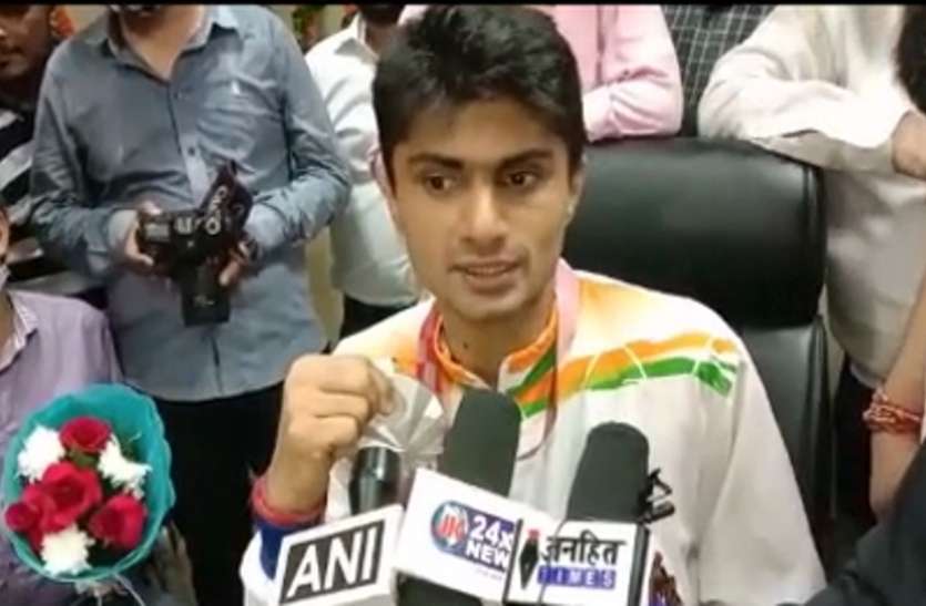 dm-suhas-ly.jpg Tokyo Paralympic पदक विजेता डीएम सुहास एलवाई ने युवाओं को दिये सफलता पाने के टिप्स