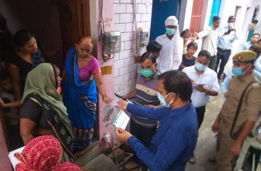 DM Firozabad फिरोजाबाद में नगर स्वास्थ्य अधिकारी पर गिरी डेंगू के बढ़ते मरीजों की गाज, हटाए गए