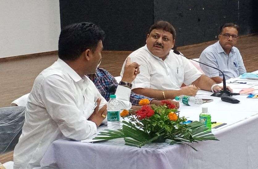 सभापति बोले, विधायक जी आप सदस्य को बोलने से नहीं रोक सकते सभापति बोले, विधायक जी आप सदस्य को बोलने से नहीं रोक सकते