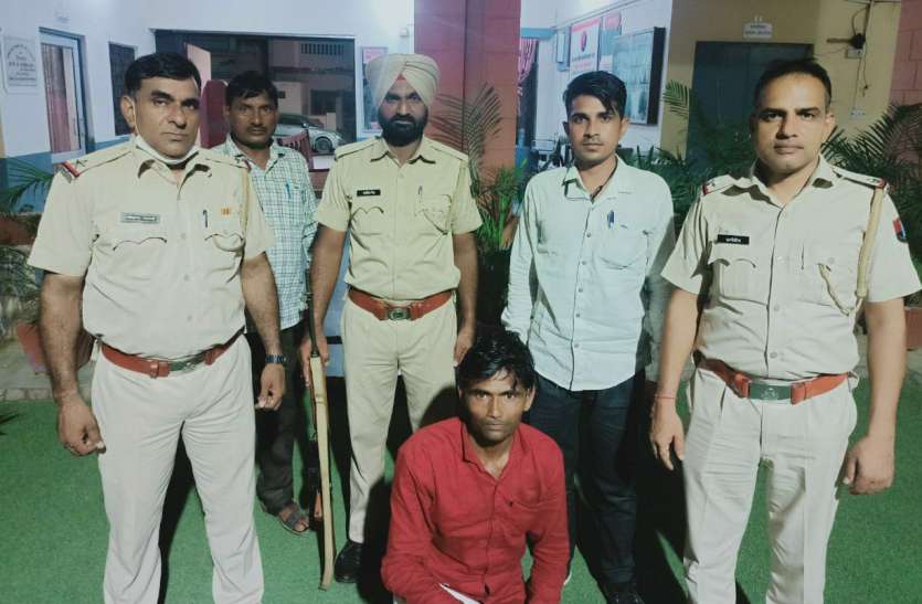 बाइक चोरी कर पेट्रोल निकालने व पीने वाला एक आरोपी गिरफ्तार बाइक चोरी कर पेट्रोल निकालने व पीने वाला एक आरोपी गिरफ्तार