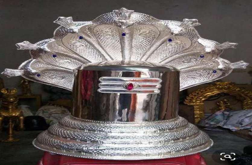 भोरमदेव शिवलिंग और जलहरि में लगेगा 21 किलो चांदी का कव्हर, राजस्थान के विशेष कारीगरों को दिया ऑर्डर भोरमदेव शिवलिंग और जलहरि में लगेगा 21 किलो चांदी का कव्हर, राजस्थान के विशेष कारीगरों को दिया ऑर्डर