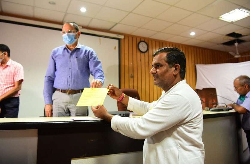 mohan dagar जयपुर में भाजपा को झटका, क्रॉस वोटिंग से डागर बनें कांग्रेस के उप जिला प्रमुख