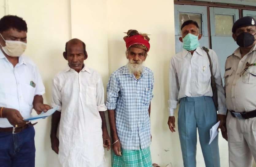 परिवार में कोई नहीं इसलिए भीख मांगकर करना पड़ रहा था गुजारा, अब वृद्धाश्रम में मिली दो बुजुर्गों को पनाह परिवार में कोई नहीं इसलिए भीख मांगकर करना पड़ रहा था गुजारा, अब वृद्धाश्रम में मिली दो बुजुर्गों को पनाह