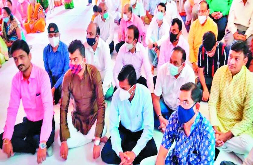 गूंजे जयकारे, पालने में झूले भगवान महावीर गूंजे जयकारे, पालने में झूले भगवान महावीर