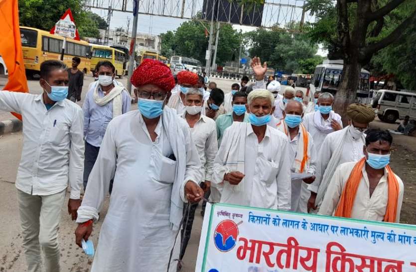 मांगों को लेकर किसानों ने किया प्रदर्शन मांगों को लेकर किसानों ने किया प्रदर्शन