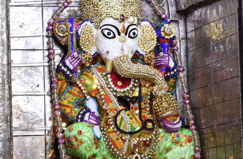 मंदिर सजे, मोदक बने, घर-घर होगा प्रथम पुज्य का पूजन मंदिर सजे, मोदक बने, घर-घर होगा प्रथम पुज्य का पूजन