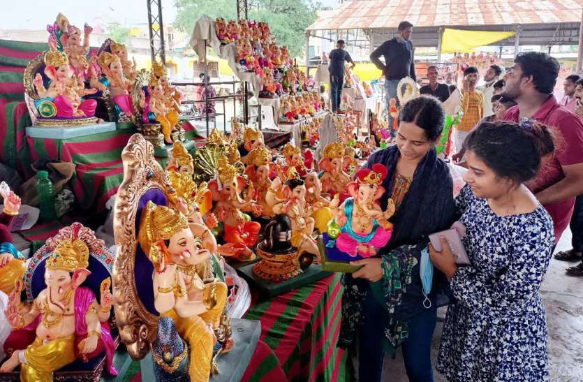 Ganesh festival market in old grain market पुरानी अनाज मंडी में लगा गणेश उत्सव का बाजार