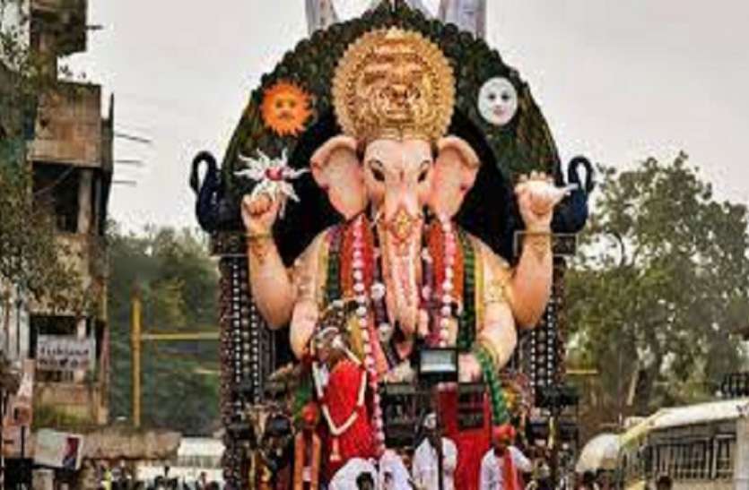 Ganesh Chaturthi 2021 Ganesh Chaturthi 2021: मुंबई में धारा 144 के बावजूद दिखी भीड़, मेयर ने लोगों से की अपील