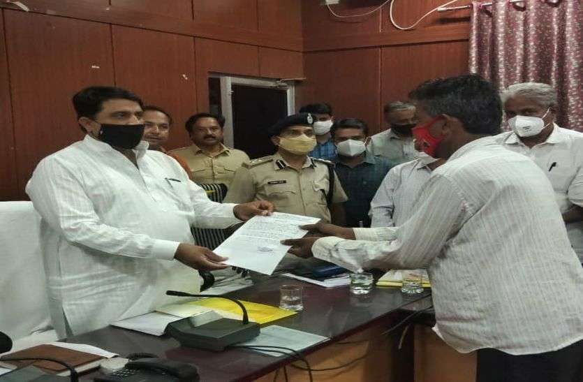 प्रभारी मंत्री बोले: पानी की नहीं होनी चाहिए किल्लत प्रभारी मंत्री बोले: पानी की नहीं होनी चाहिए किल्लत