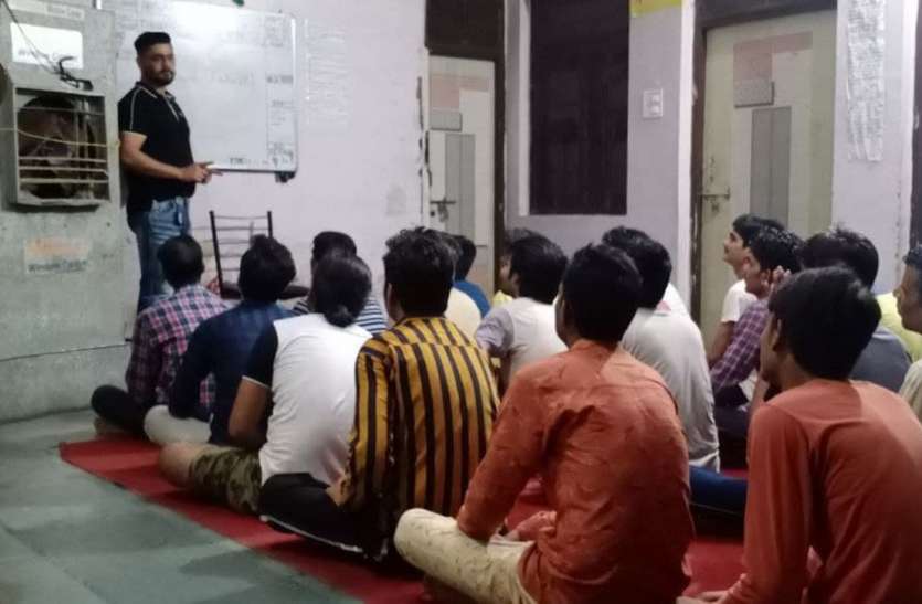 नशा मुक्ति केन्द्र में लगी वेटिंग, नशे में टूटकर बिखर रहे परिवार नशा मुक्ति केन्द्र में लगी वेटिंग, नशे में टूटकर बिखर रहे परिवार