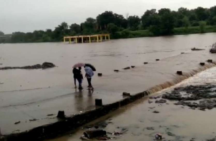 Parwan river stormy three gram panchayats cut off contact परवन नदी उफानी तीन ग्राम पंचायतों का संपर्क कटा