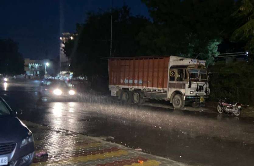 ठंडी हवा चली, दो दिन और हल्की और मध्यम दर्जे की बरसात की संभावना ठंडी हवा चली, दो दिन और हल्की और मध्यम दर्जे की बरसात की संभावना