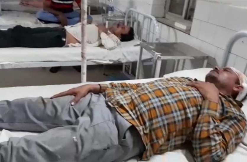दो पक्षों में झगड़ा, 10 घायल, अतिरिक्त सुरक्षा बल तैनात दो पक्षों में झगड़ा, 10 घायल, अतिरिक्त सुरक्षा बल तैनात