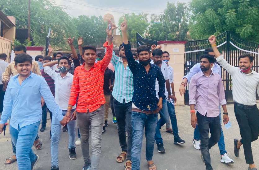पांच सूत्री मांगों को लेकर छात्रशक्ति का विरोध प्रदर्शन, पांच सूत्री मांगों को लेकर छात्रशक्ति का विरोध प्रदर्शन,