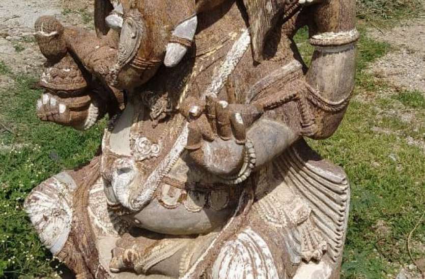 ganpati_murti.jpg दक्षिण भारत से उदयपुर पहुंची चारभुजाधारी गणपति की प्रतिमा प्रतिष्ठा के इंतजार में