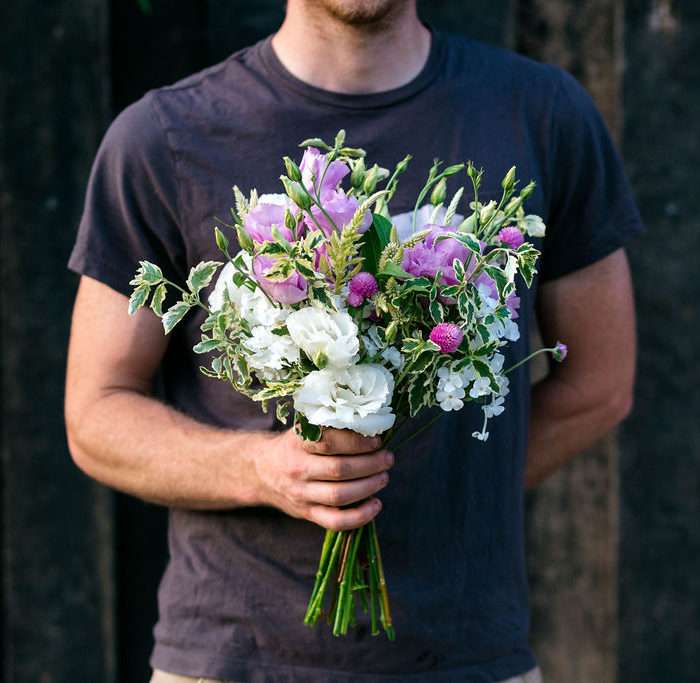 gifting_flowers.jpg