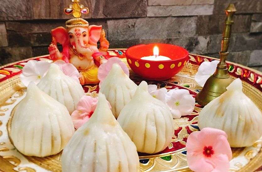 Ganesh Chaturthi 2021 Ganesh Chaturthi 2021 : जानिए वो कौन से हैं 10 व्यंजन, जिनका भोग भगवान गणपति को लगाया जाता है