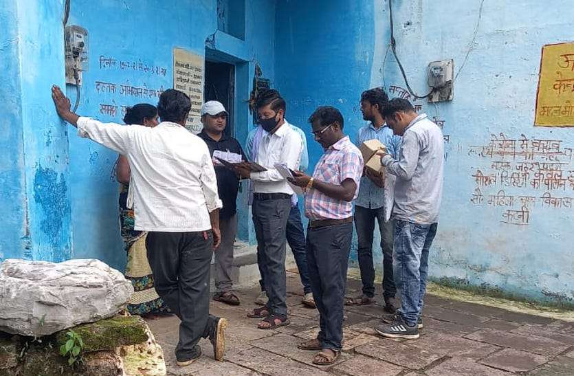 bijli cut news katni चोरी की बिजली से रोशन हो रहा था लाइनमैन के साथ मारपीट करने वाले का घर