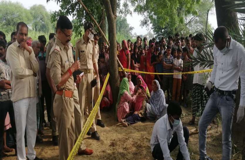 घटनास्थल की जांच करती पुलिस घर से फोन कर बुलाया फिर हत्या कर शव सिवान में फेंका