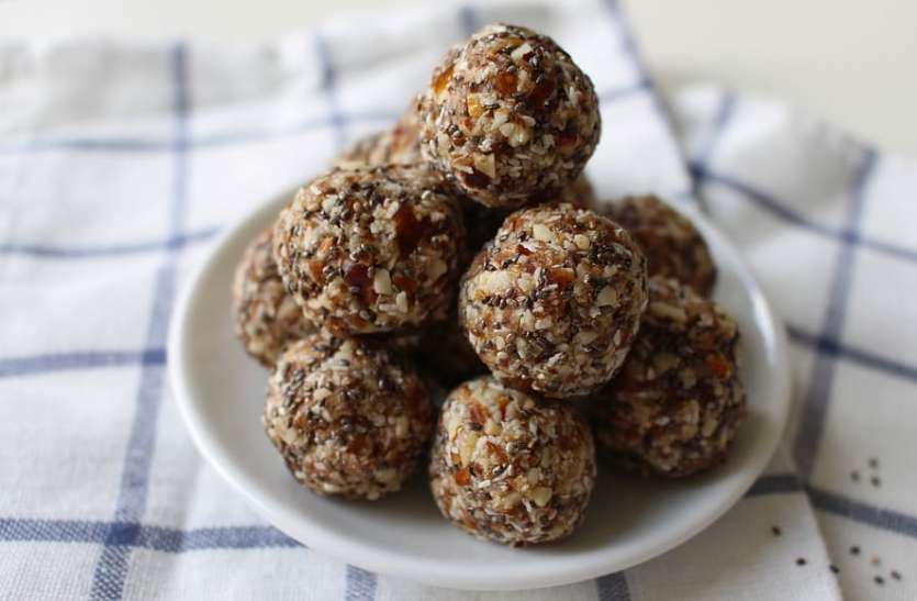 peotein_laddu.jpg Weight Loss Laddu: अब प्रोटीन ड्रिंक पीना छोड़िए और खाइए प्रोटीन लड्डू