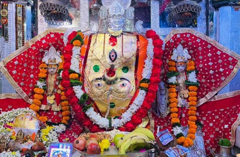 त्रिनेत्र के दर पर नहीं पहुंच सके श्रद्धालु, गणेश धाम से लगाई ढोक त्रिनेत्र के दर पर नहीं पहुंच सके श्रद्धालु, गणेश धाम से लगाई ढोक