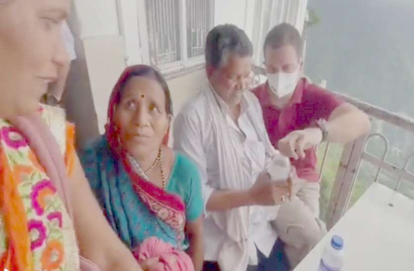 वैष्णो देवी में अचानक प्रदेश के किसान से मिले राहुल, सरकार के कामकाज की तरीफ वैष्णो देवी में अचानक प्रदेश के किसान से मिले राहुल, सरकार के कामकाज की तारीफ