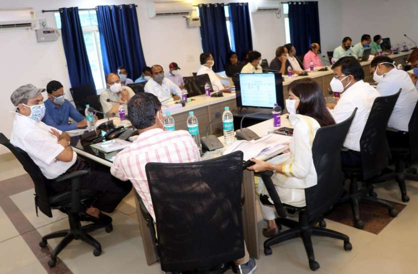 अमरकंटक में स्थानीय प्रोडक्ट के प्रचार प्रसार एवं प्रदर्शन के लिए प्रदर्शन स्टॉल और बिक्री के लिए बनेगा शो-रूम अमरकंटक में स्थानीय प्रोडक्ट के प्रचार प्रसार एवं प्रदर्शन के लिए प्रदर्शन स्टॉल और बिक्री के लिए बनेगा शो-रूम