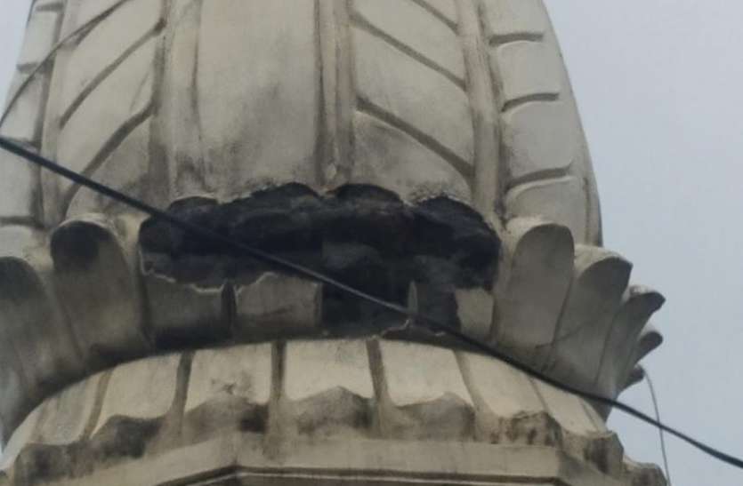 dome फिर गिरी गुम्बद पर बिजली