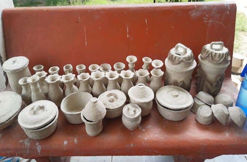 मिट्टी के सजावटी सामान से बन रही है पहचान मिट्टी के सजावटी सामान से बन रही है पहचान