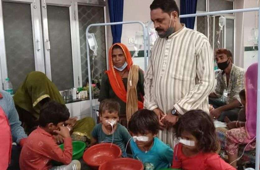 पांच बच्चों ने किया जहरीली वस्तु का सेवन, हालत बीगड़ी पांच बच्चों ने किया जहरीली वस्तु का सेवन, हालत बीगड़ी