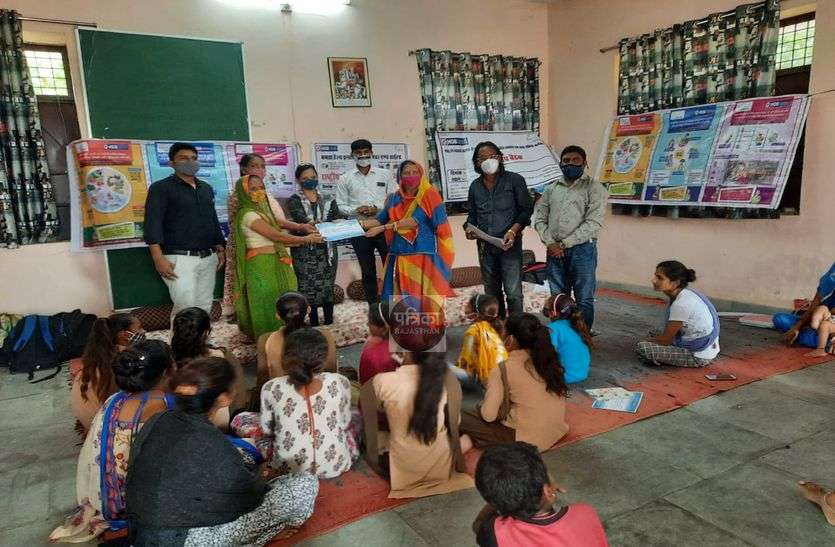 राष्ट्रीय पोषण माह : चार्ट प्रतियोगिता में रेणुका प्रथम, मनीषा द्वितीय व हेमलता रही तृतीय स्थान पर... राष्ट्रीय पोषण माह : चार्ट प्रतियोगिता में रेणुका प्रथम, मनीषा द्वितीय व हेमलता रही तृतीय स्थान पर...