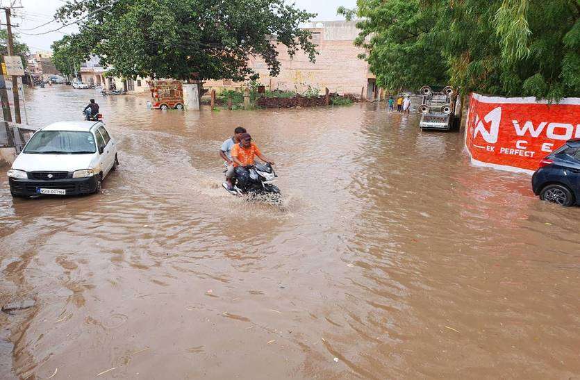 गणेश चतुर्थी पर इन्द्र ने किया गणपति का अभिषेक गणेश चतुर्थी पर इन्द्र ने किया गणपति का अभिषेक