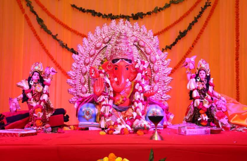 Ganpati Bappa Morya;भगवान गणेश को पहनाया गया फूलों का गजरा Ganpati Bappa Morya;भगवान गणेश को पहनाया गया फूलों का गजरा