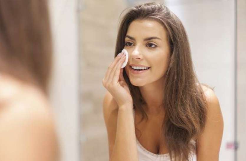 beauty_tips.jpg Beauty Tips: रात में सोने से पहले फॉलो करें ये 2 टिप्स, कुछ ही दिनों में चमकने लगेगा फेस
