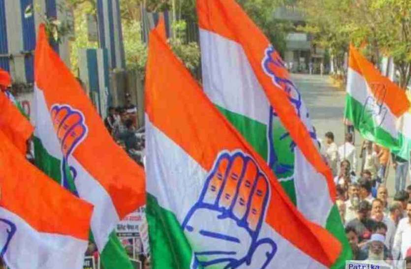 प्रतीकात्मक फोटो UP Assembly Election 2022 : अब प्रतिज्ञा यात्रा के जरिये यूपी में मतदाताओं को साधेगी कांग्रेस
