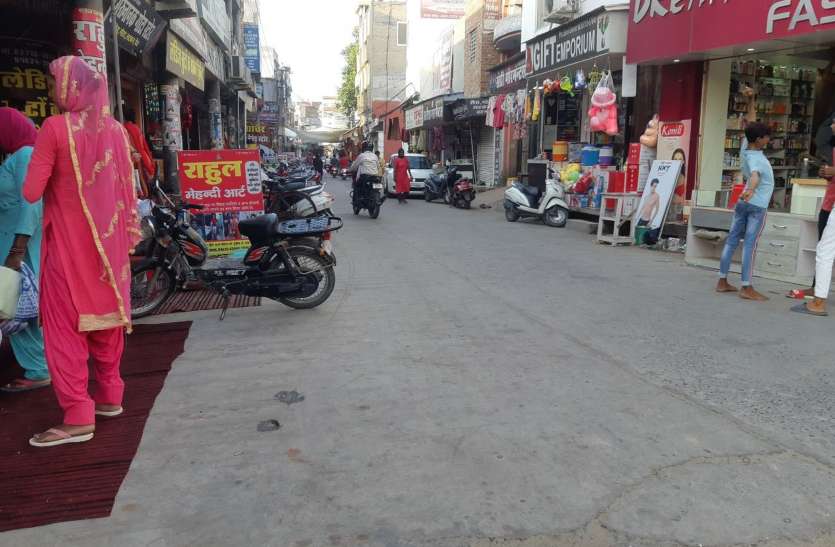 कोरोना में लुढ़़का बाजार, फेस्टिव सीजन से उम्मीद कोरोना में लुढ़़का बाजार, फेस्टिव सीजन से उम्मीद