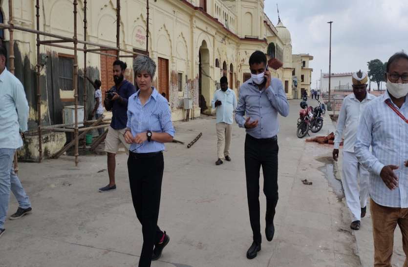 दीपोत्सव की तैयारी में ADA विशाल सिंह ने संभाली कमान Ayodhya : दीपोत्सव की तैयारी में ADA विशाल सिंह ने संभाली कमान