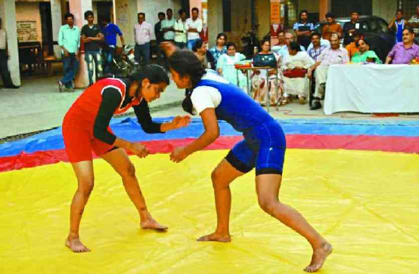 SPORTS---अब स्कूलों से तैयार होकर निकलेगी मैरीकॉम व बबीता फोगाट जैसी प्रतिभाएं SPORTS---अब स्कूलों से तैयार होकर निकलेगी मैरीकॉम व बबीता फोगाट जैसी प्रतिभाएं