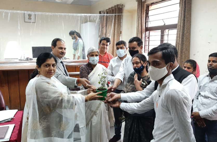 बाथरूम व्यवस्थित नहीं होने से 4 साल से अलग रह रहे थे पति पत्नी बाथरूम व्यवस्थित नहीं होने से 4 साल से अलग रह रहे थे पति पत्नी