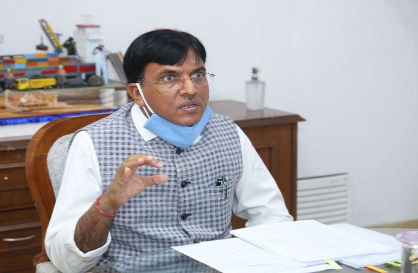 मांडविया या नितिन हो सकते हैं गुजरात के नए सीएम मांडविया या नितिन हो सकते हैं गुजरात के नए सीएम
