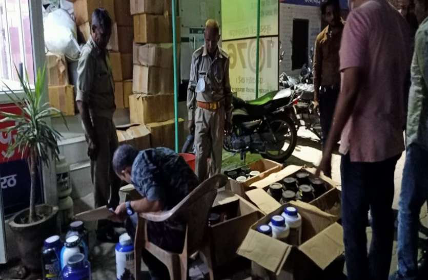 meerut_stf.jpg विदेश की नामी ब्रांडेड कंपनी के नाम पर मेरठ में बन रहा था नकली फूड प्रोटीन