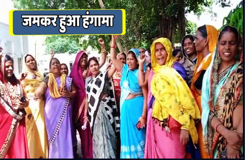 morena_vaccination_problem.jpg कोरोना वैक्सीन के लिए पहुंची महिला के साथ मारपीट जमकर हुआ हंगामा