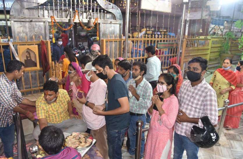गणपति बप्पा के घर घर गूंजे जैकारे भगवान गणेश को लगाया मोदक के लड्डूओं व चूरमे का भोग, बप्पा के घर घर गूंजे जैकारे