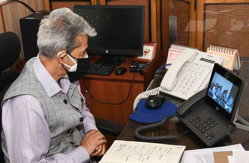 एसीएस ने इंजीनियर्स को लगाई फटकार, कार्यशैली पर उठाए सवाल एसीएस ने इंजीनियर्स को लगाई फटकार, कार्यशैली पर उठाए सवाल