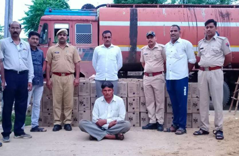 डामर की आढ़ में शराब तस्करी, पुलिस ने 20 लाख की अवैध शराब पकड़ी डामर की आढ़ में शराब तस्करी, पुलिस ने 20 लाख की अवैध शराब जब्त की