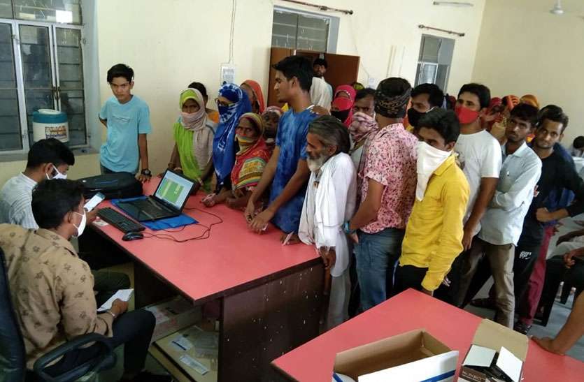 सरपंच के आदेश, टीका लगवाओ, वरना रूकेंगे सरकारी लाभ सरपंच के आदेश, टीका लगवाओ, वरना रूकेंगे सरकारी लाभ