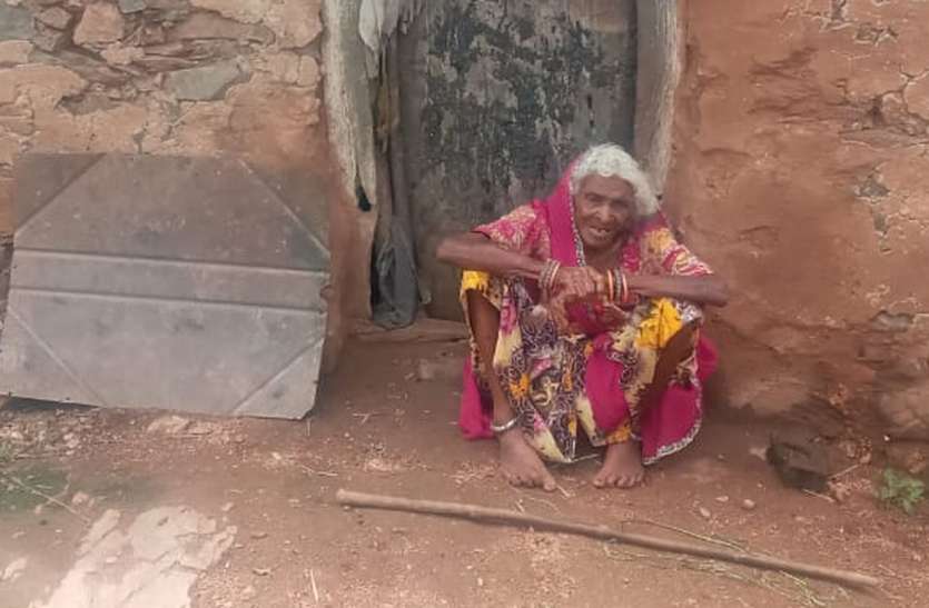 20 साल का ई मित्र संचालक 60 साल का बन कर उठा रहा था वृद्धा की पेंशन 20 साल का ई मित्र संचालक 60 साल का बन कर उठा रहा था वृद्धा की पेंशन